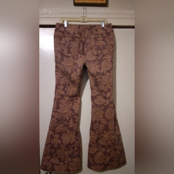 Free People We the Free Pull On Flare Jeans - Picture 3 of 7